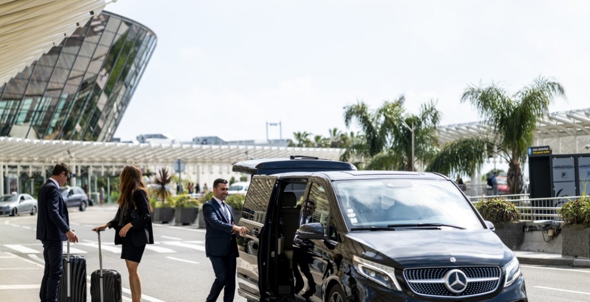 5 good reasons to use a limo service for your airport transfers 