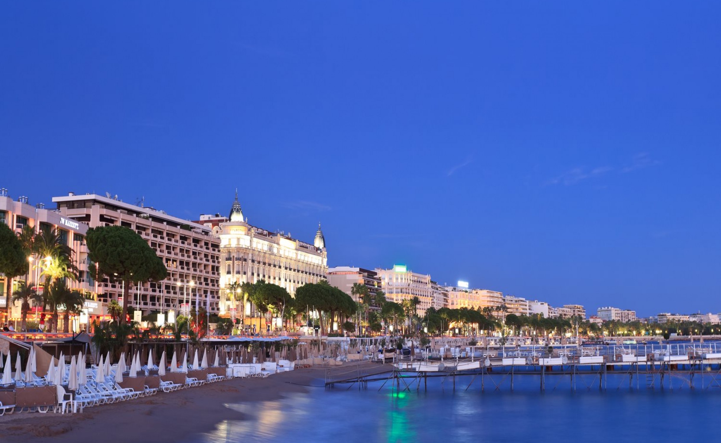 Book a Limousine in Cannes
