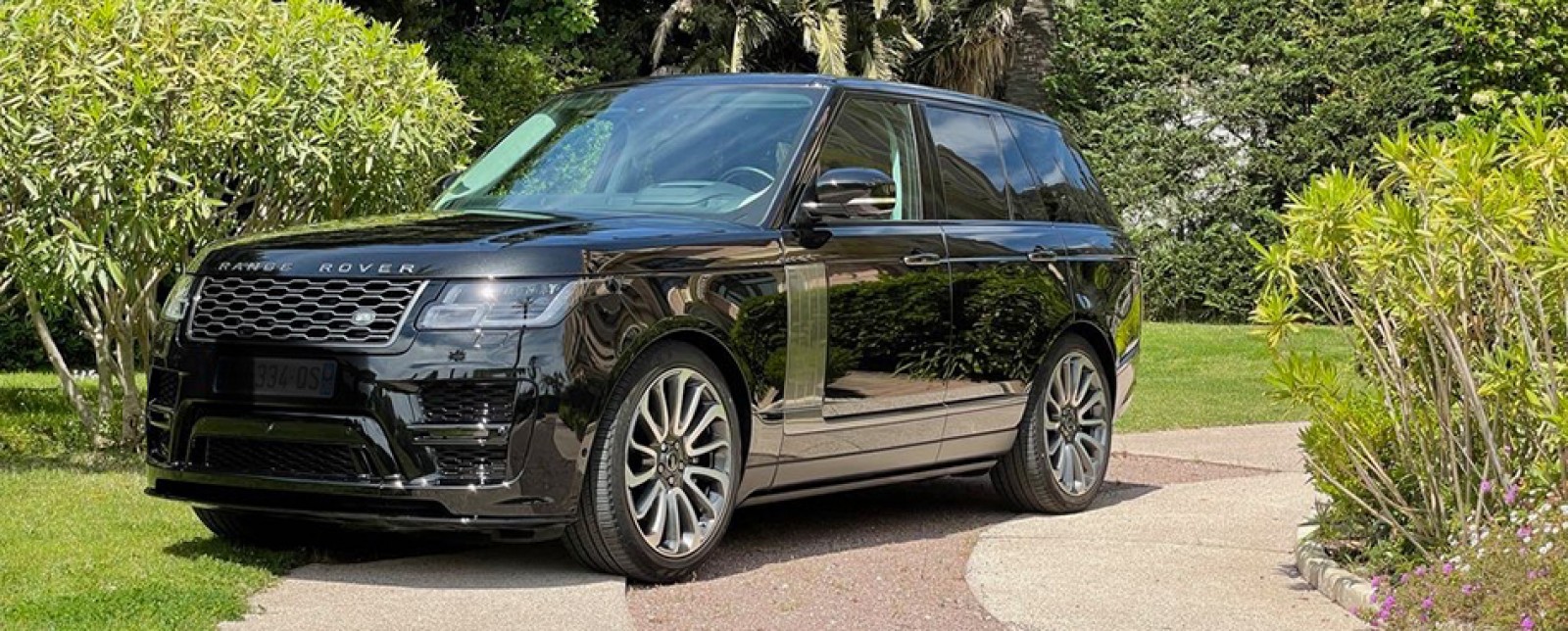 Private Chauffeur in Courchevel - Premium Vehicles & Services - Reactivity 24/7 - Ruby Services - Car Rental with Driver in Courchevel - Range Rover