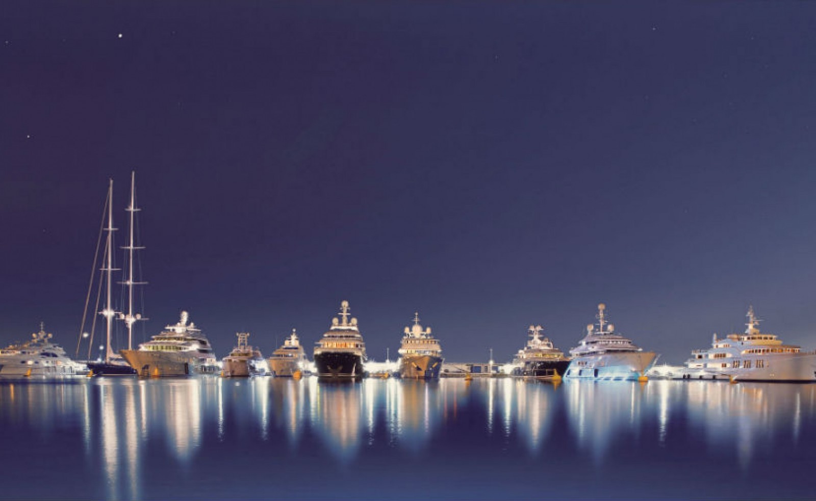 Chauffeur Privé à Antibes - Véhicules & Services Premium - Réactivité 24/7 - Ruby Services - Location de Voiture avec Chauffeur à Antibes