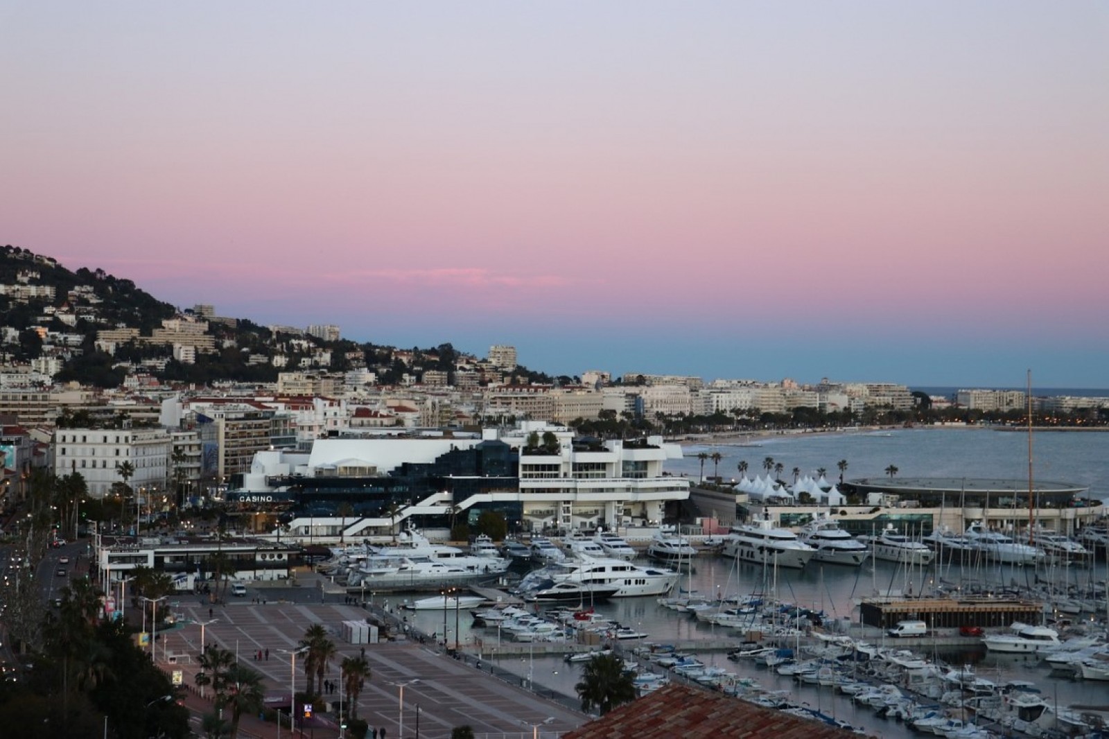 Chauffeur Privé & Hotel Majestic à Cannes – 24/7 – Transfert Aéroport jusqu’à l’Hôtel Majestic à Cannes - Ruby Services 