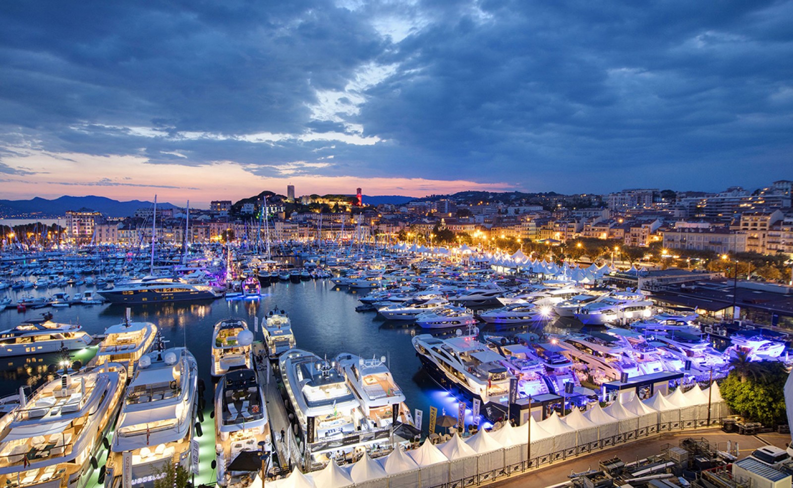 Chauffeur Privé Pour Cannes Yachting Festival - Véhicules & Services Premium - Réactivité 24/7 - Ruby Services - Location de Voiture avec Chauffeur pour Cannes Yachting Festival